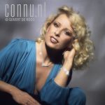 21-01-1985 Bonnie St. Clair at studio in Amsterdam. Photo: Govert de Roos/Connu

[keywords]Half Length, Eyecontact[/keywords]